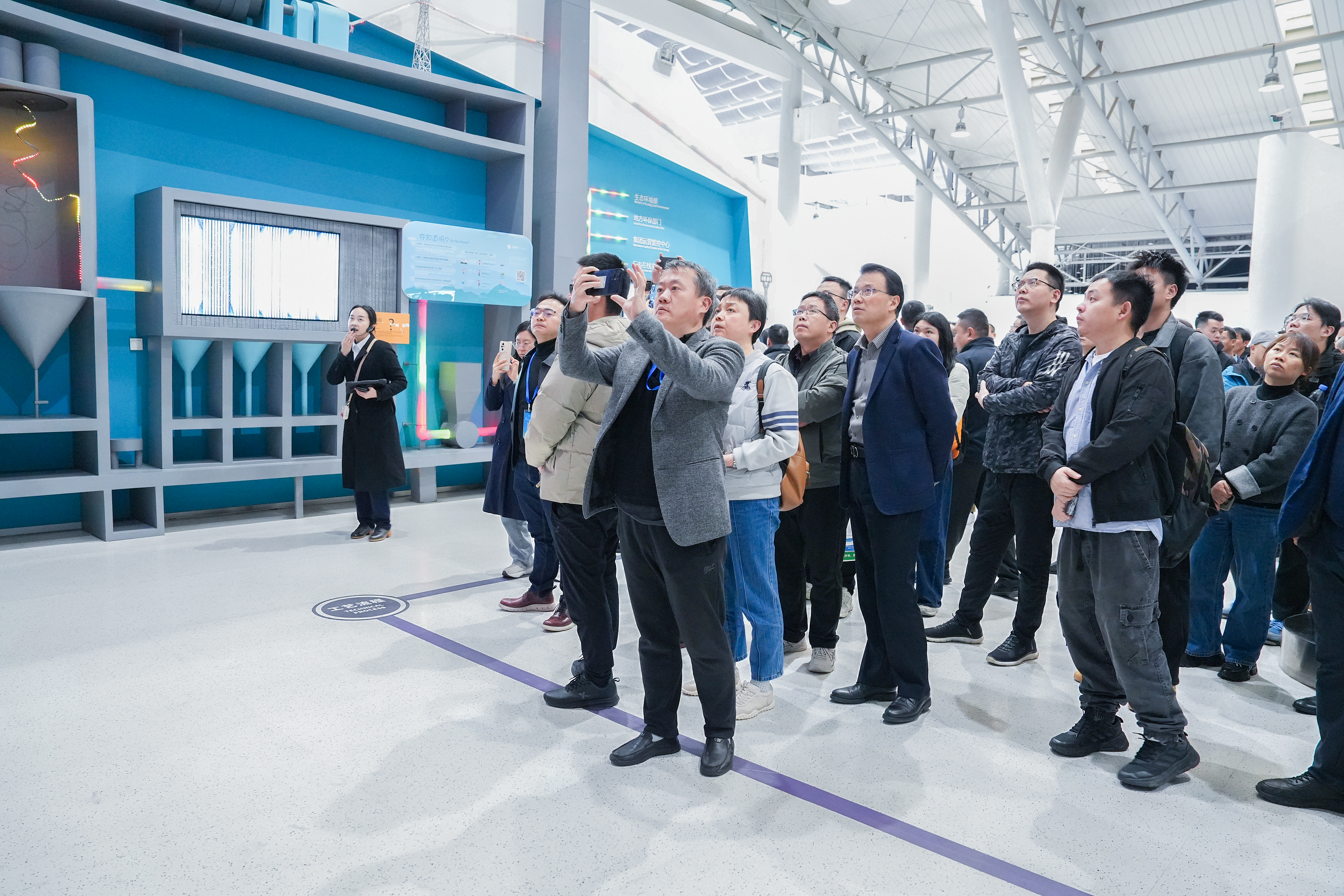 技術(shù)立企 實(shí)踐引航｜第六屆飛灰資源化大會(huì)嘉賓走進(jìn)三峰百果園公司，共探固廢發(fā)展新路徑